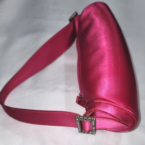 La Regale magenta cylinder evening bag - Picture 9 of 13
